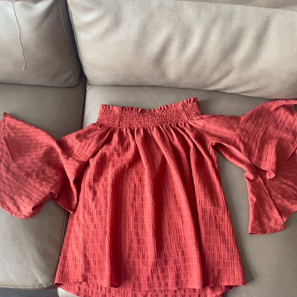 Off the shoulder strapless shirt